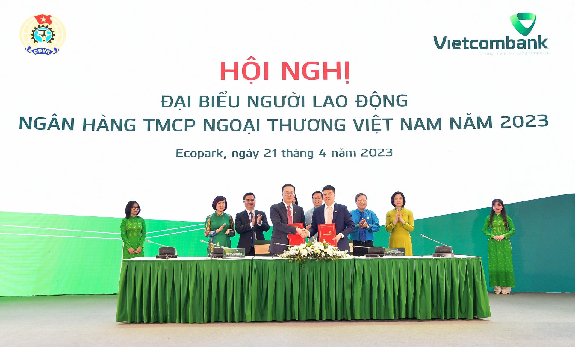 Văn phòng công đoàn Vietcombank tuyển dụng nhiều cán bộ chuyên trách công đoàn