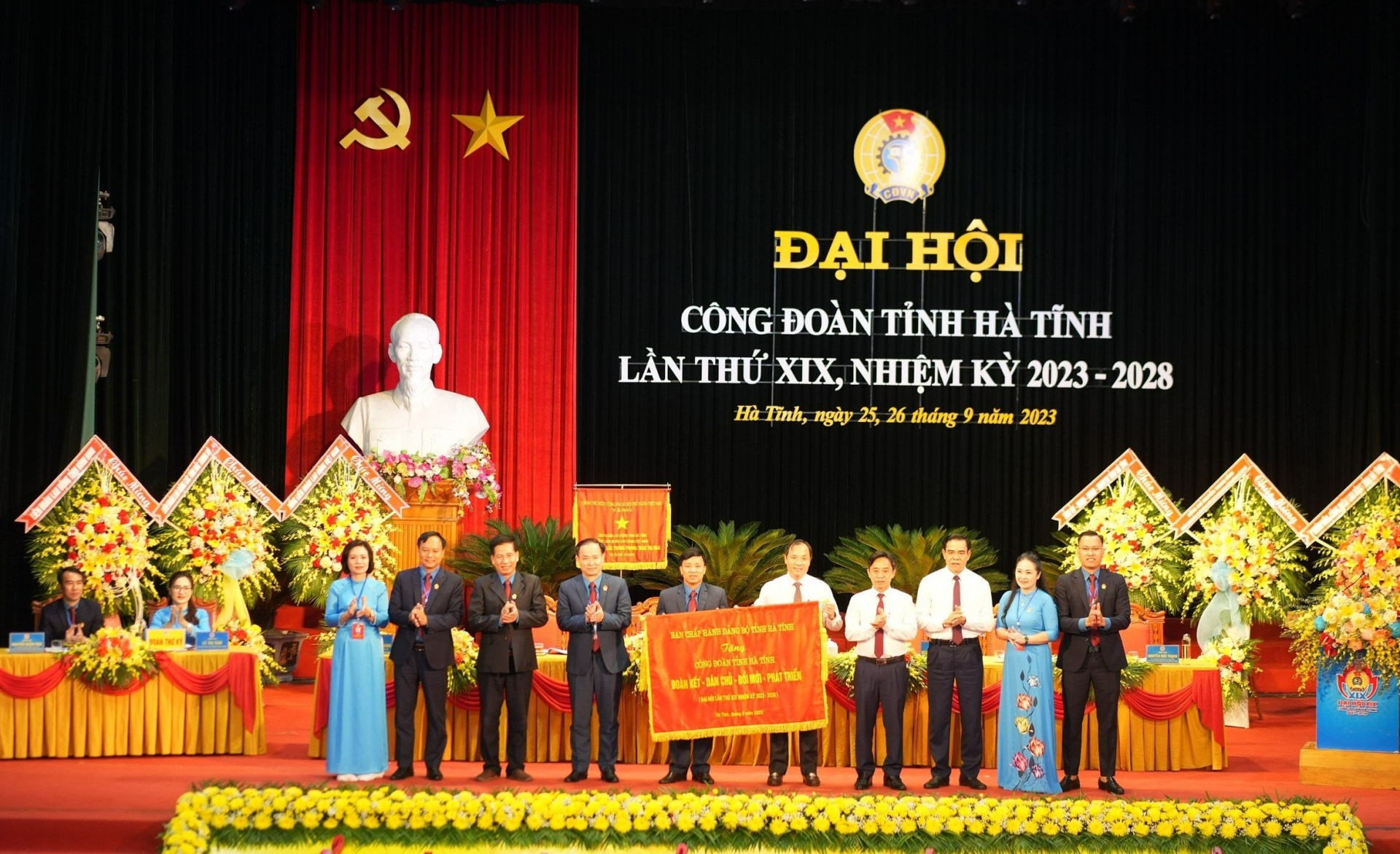 Trang trọng, ấn tượng Đại hội Công đoàn Hà Tĩnh lần thứ XIX, nhiệm kỳ 2023-2028