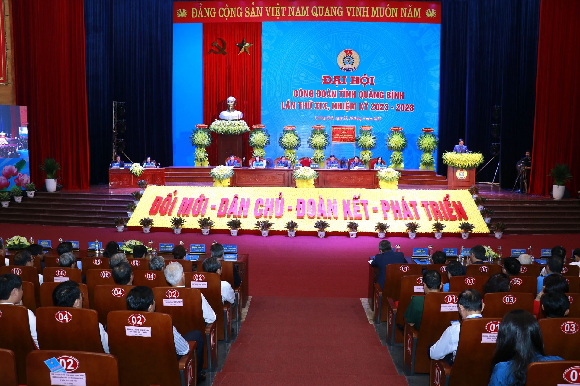 Đồng chí Phạm Tiến Nam tái đắc cử chức vụ Chủ tịch LĐLĐ tỉnh Quảng Bình Đồng chí Phạm Tiến Nam tái đắc cử chức vụ Chủ tịch LĐLĐ tỉnh Quảng Bình