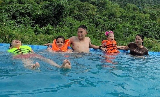 “Chuyển sang làm hành chính, giờ cứ cuối tuần tôi lại được về thăm con” “Chuyển sang làm hành chính, giờ cứ cuối tuần tôi lại được về thăm con”