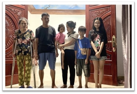 Bước chân đầu tiên của con và nước mắt hạnh phúc của cha…