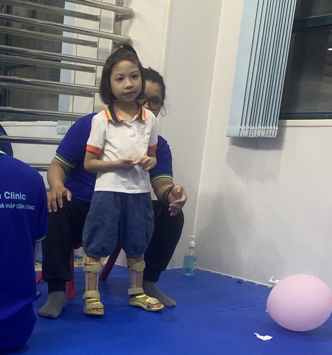 Bước chân đầu tiên của con và nước mắt hạnh phúc của cha…