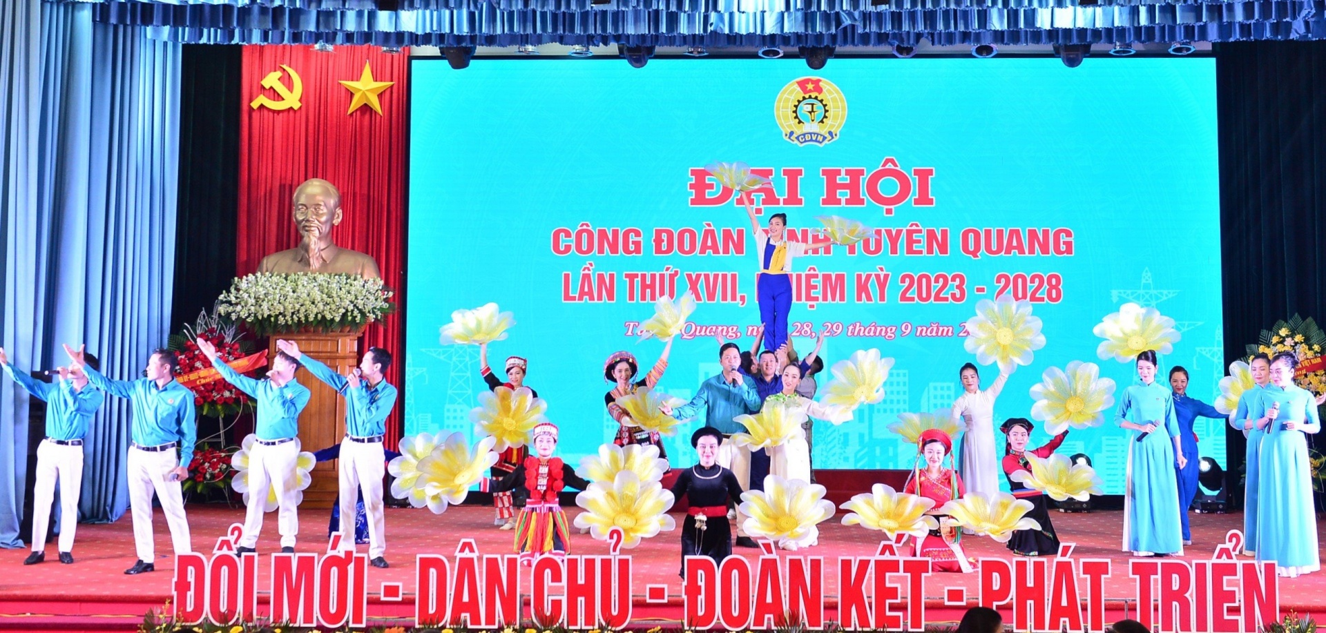 Tiếp tục đổi mới vì mục tiêu xây dựng Tuyên Quang phát triển