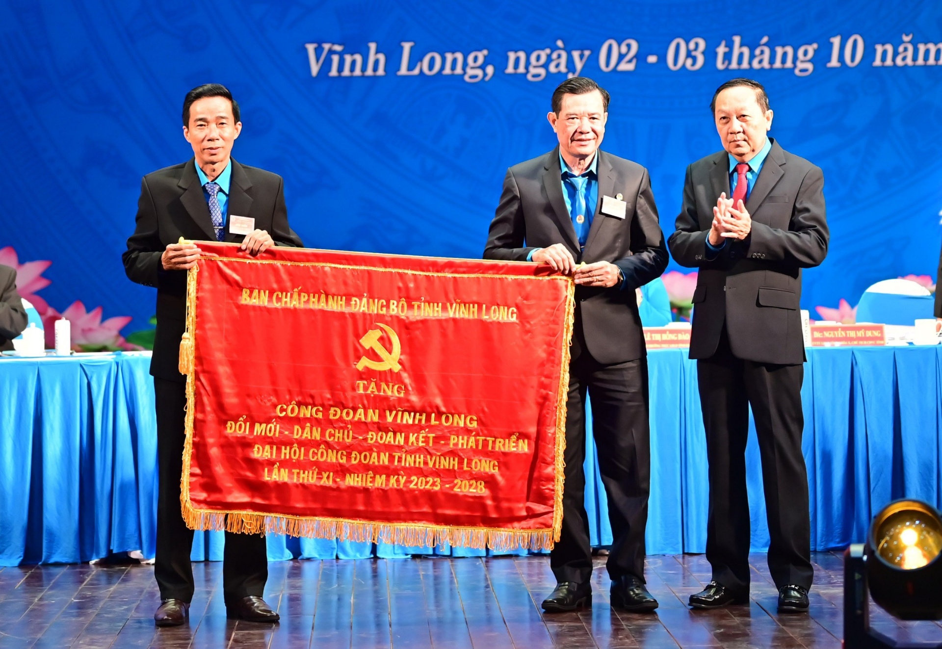 Đồng chí Trần Văn Trạch được bầu giữ chức Chủ tịch LĐLĐ tỉnh Vĩnh Long