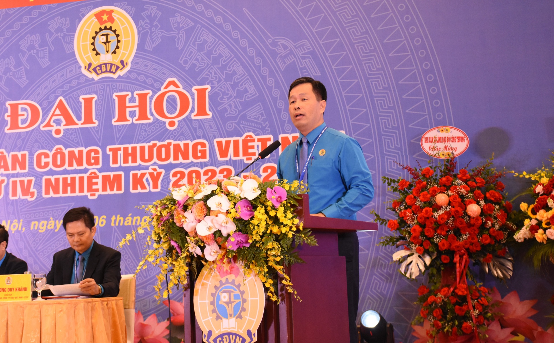 Hướng về cơ sở, lấy cơ sở làm trung tâm