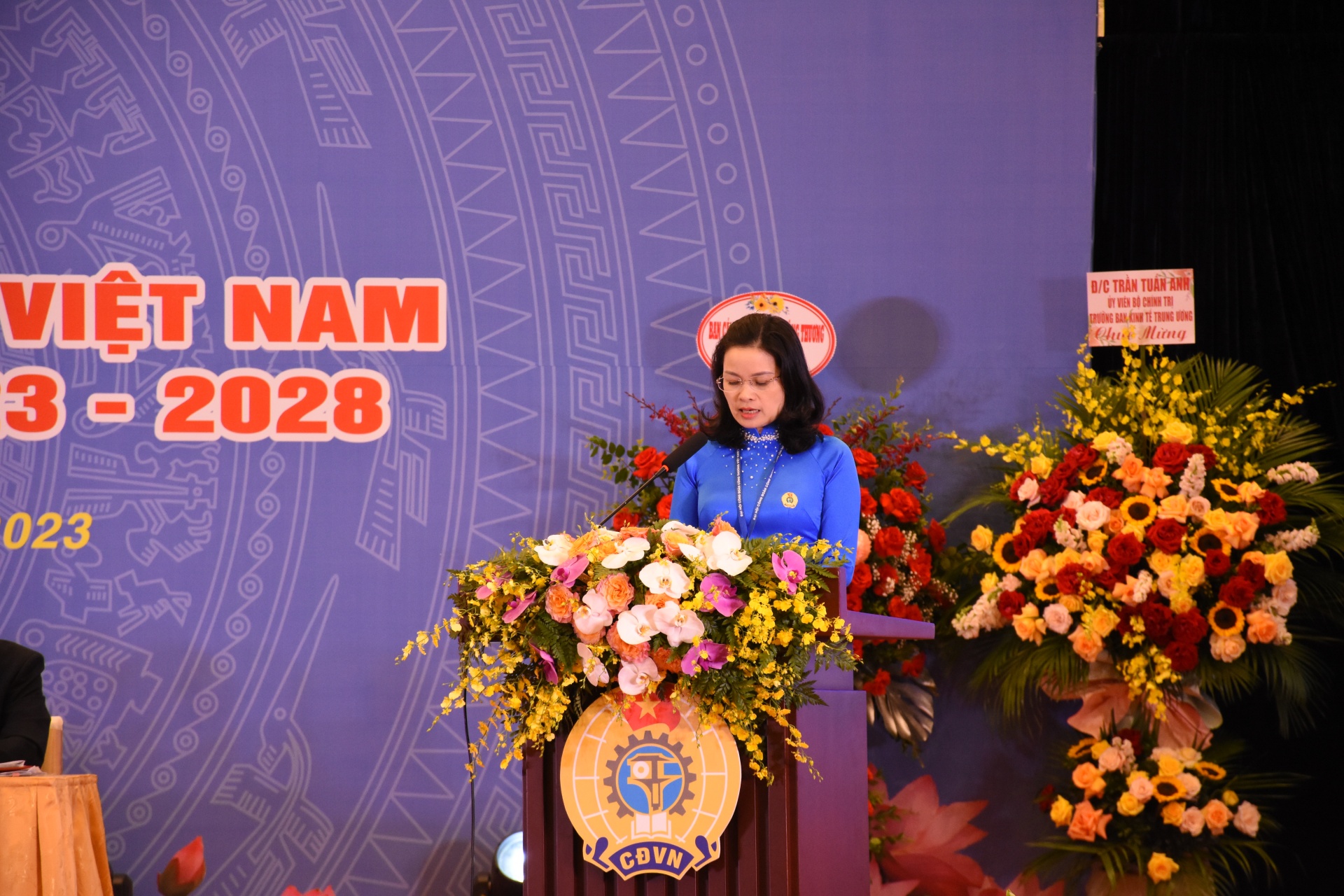 Hướng về cơ sở, lấy cơ sở làm trung tâm