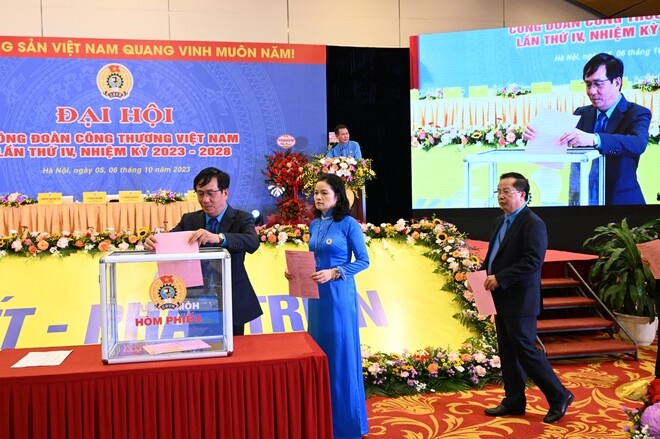 Hướng về cơ sở, lấy cơ sở làm trung tâm