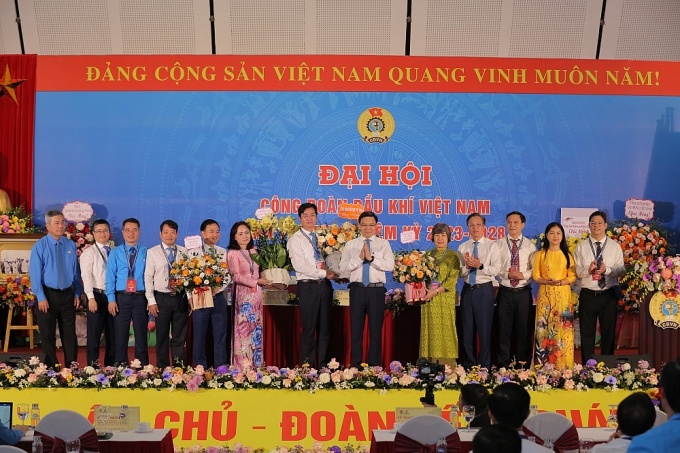 Công đoàn cần động viên NLĐ vượt khó, đáp ứng yêu cầu chuyển đổi của Tập đoàn Công đoàn cần động viên NLĐ vượt khó, đáp ứng yêu cầu chuyển đổi của Tập đoàn