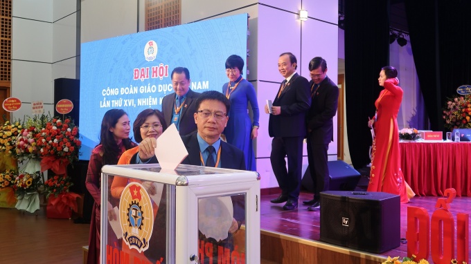 Đồng chí Nguyễn Ngọc Ân tái đắc cử Chủ tịch Công đoàn Giáo dục Việt Nam