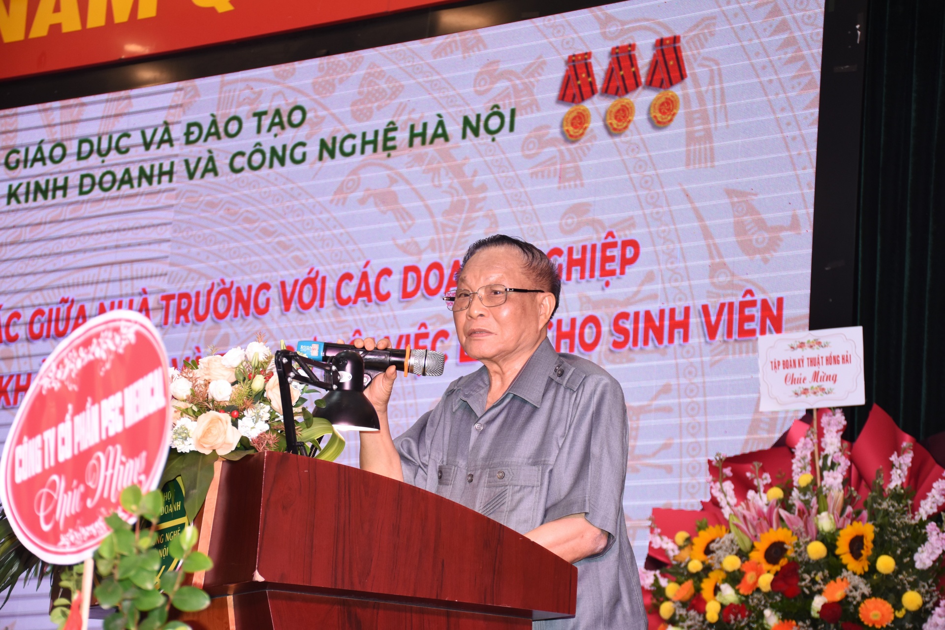 Nhà trường hợp tác với doanh nghiệp tạo việc làm cho sinh viên