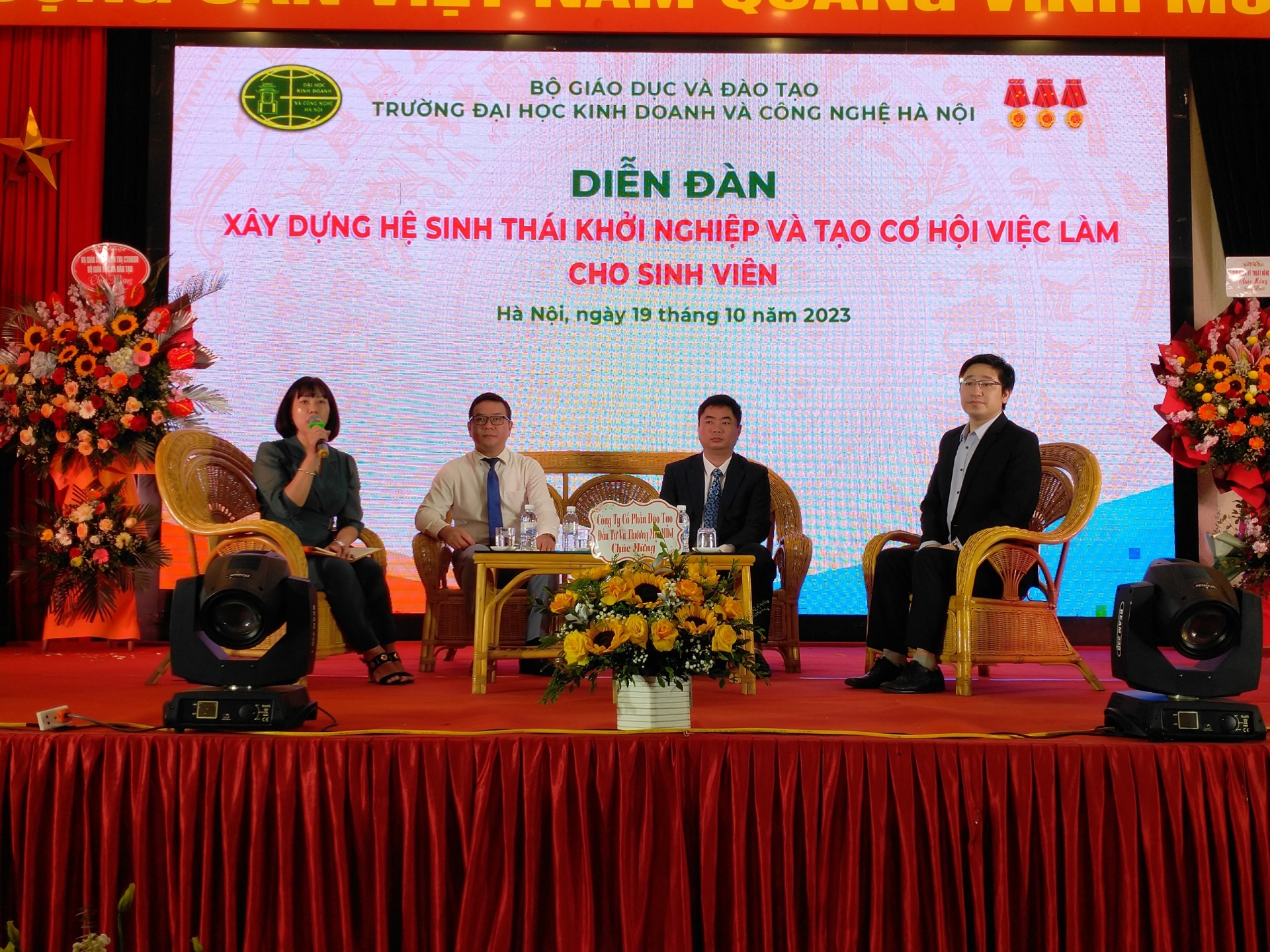 Nhà trường hợp tác với doanh nghiệp tạo việc làm cho sinh viên