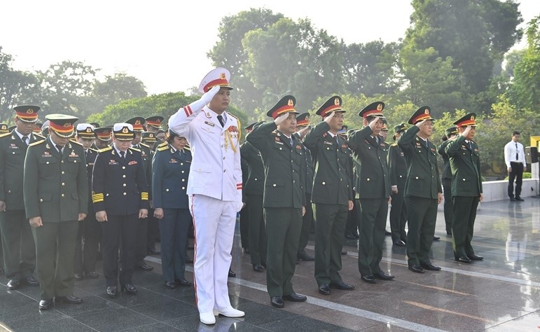 Đại hội Công đoàn Quân đội lần thứ X: Tuyên dương điển hình – Báo công dâng Bác! Đại hội Công đoàn Quân đội lần thứ X: Tuyên dương điển hình – Báo công dâng Bác!