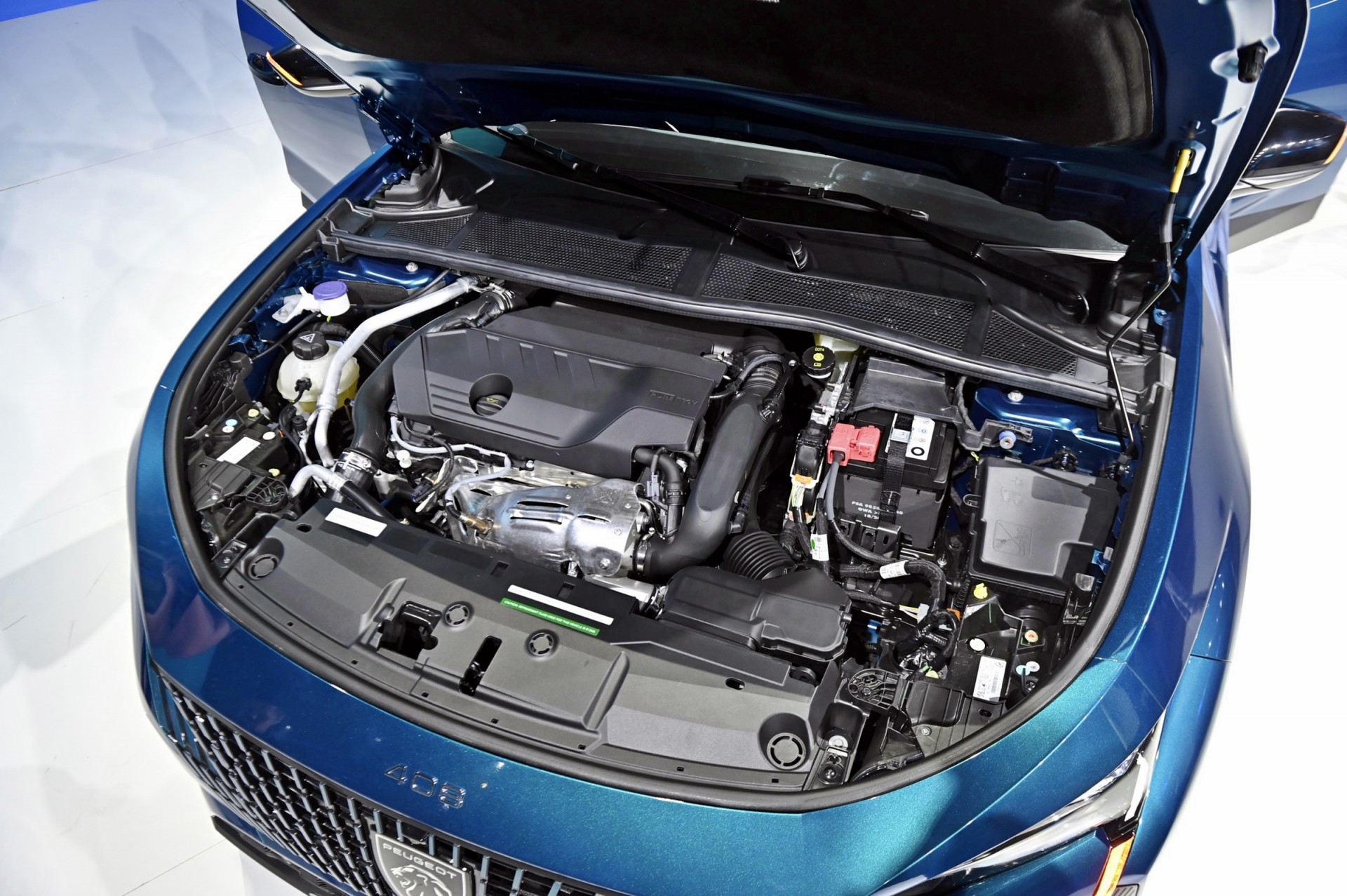 Cận cảnh CUV Coupe Peugeot 408 vừa được ra mắt Cận cảnh CUV Coupe Peugeot 408 vừa được ra mắt