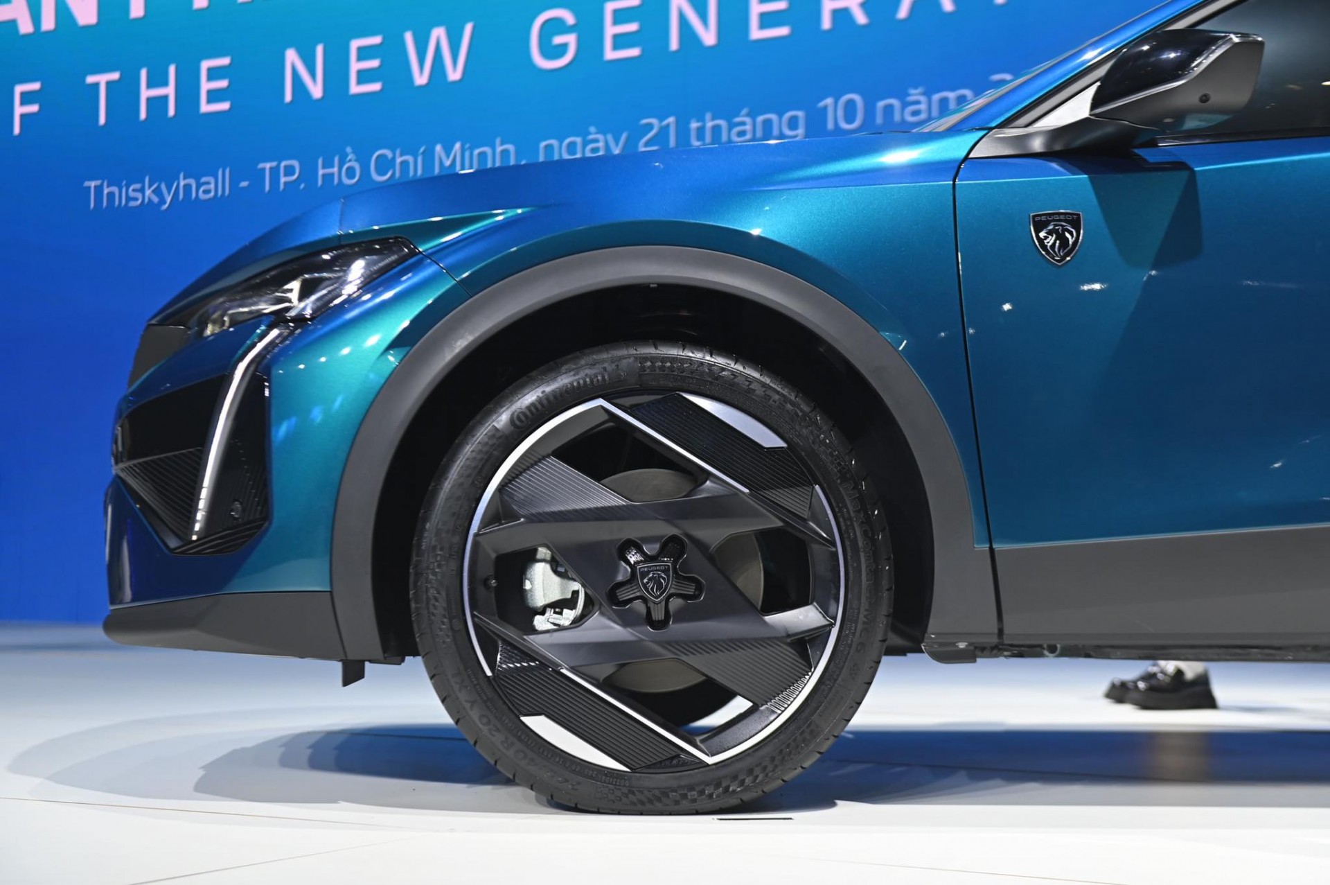 Cận cảnh CUV Coupe Peugeot 408 vừa được ra mắt Cận cảnh CUV Coupe Peugeot 408 vừa được ra mắt