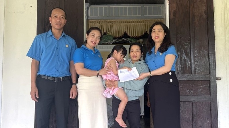 Vui vì con gái được công đoàn quan tâm, đỡ đầu