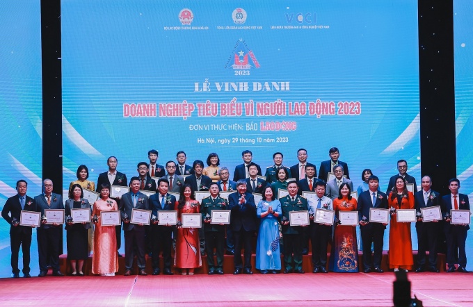 Lễ vinh danh Doanh nghiệp tiêu biểu vì người lao động Lễ vinh danh Doanh nghiệp tiêu biểu vì người lao động