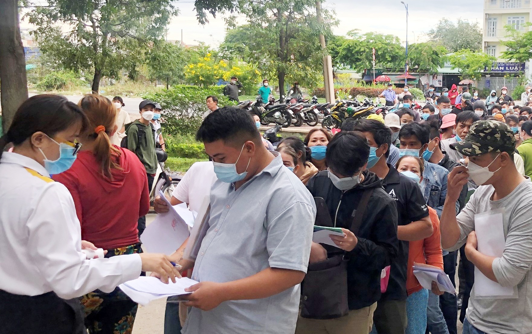 Vì sao công nhân nghỉ việc chờ rút bảo hiểm xã hội một lần? Vì sao công nhân nghỉ việc chờ rút bảo hiểm xã hội một lần?
