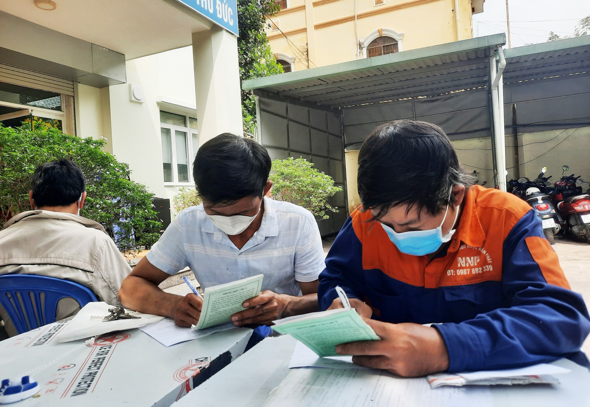 Vì sao công nhân nghỉ việc chờ rút bảo hiểm xã hội 1 lần? Vì sao công nhân nghỉ việc chờ rút bảo hiểm xã hội 1 lần?