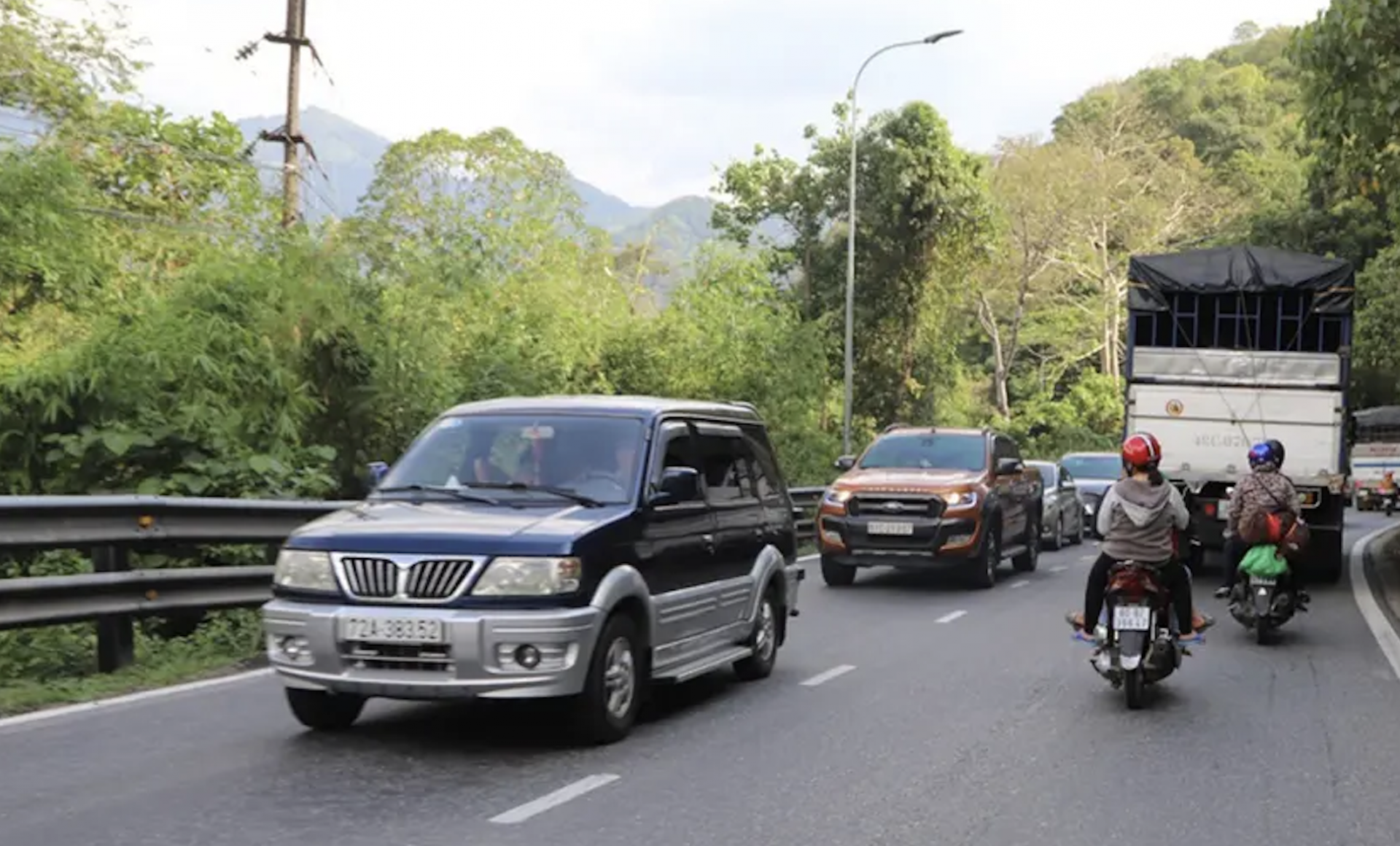 Kinh nghiệm chạy xe máy vượt an toàn trên đường trường Kinh nghiệm chạy xe máy vượt an toàn trên đường trường
