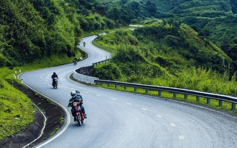 Kinh nghiệm chạy xe máy vượt an toàn trên đường trường Kinh nghiệm chạy xe máy vượt an toàn trên đường trường