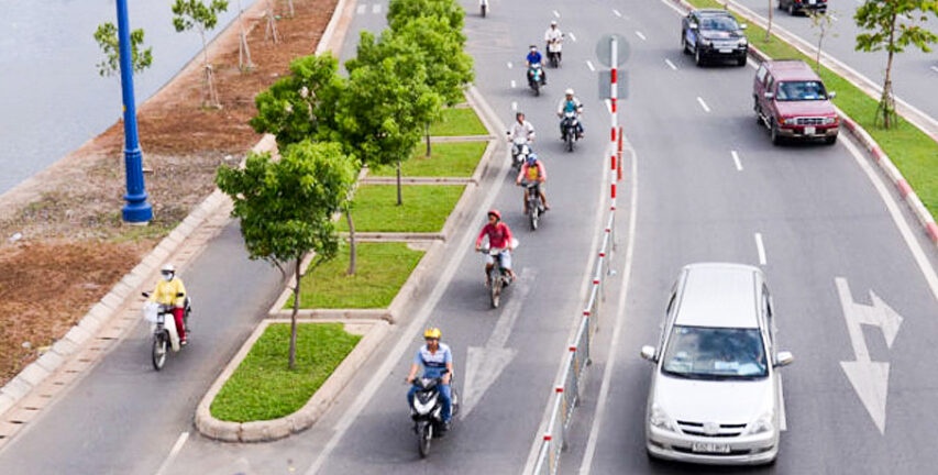 Kinh nghiệm chạy xe máy vượt an toàn trên đường trường Kinh nghiệm chạy xe máy vượt an toàn trên đường trường