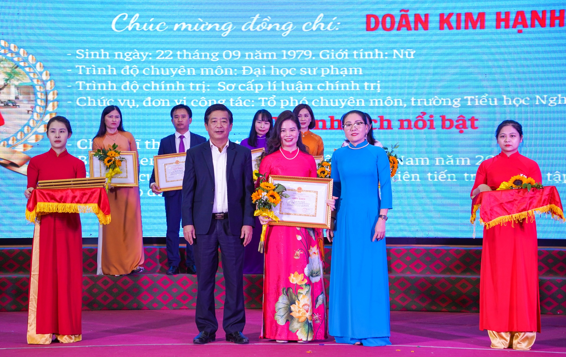 Công đoàn ngành Giáo dục Nghệ An trao giải thưởng cho 24 nhà giáo ưu tú