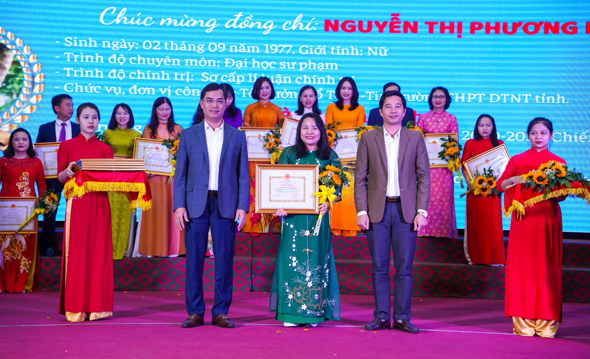 Công đoàn ngành Giáo dục Nghệ An trao giải thưởng cho 24 nhà giáo ưu tú