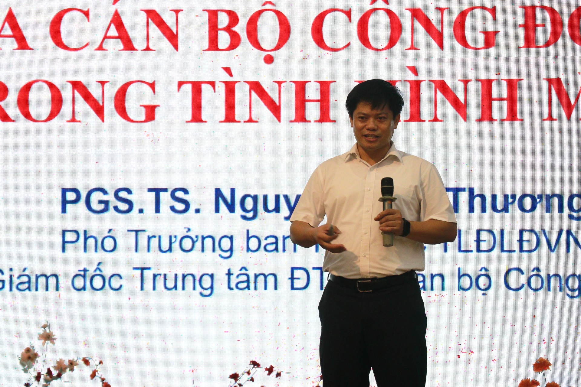 Gần 500 cán bộ công đoàn được bồi dưỡng nghiệp vụ
