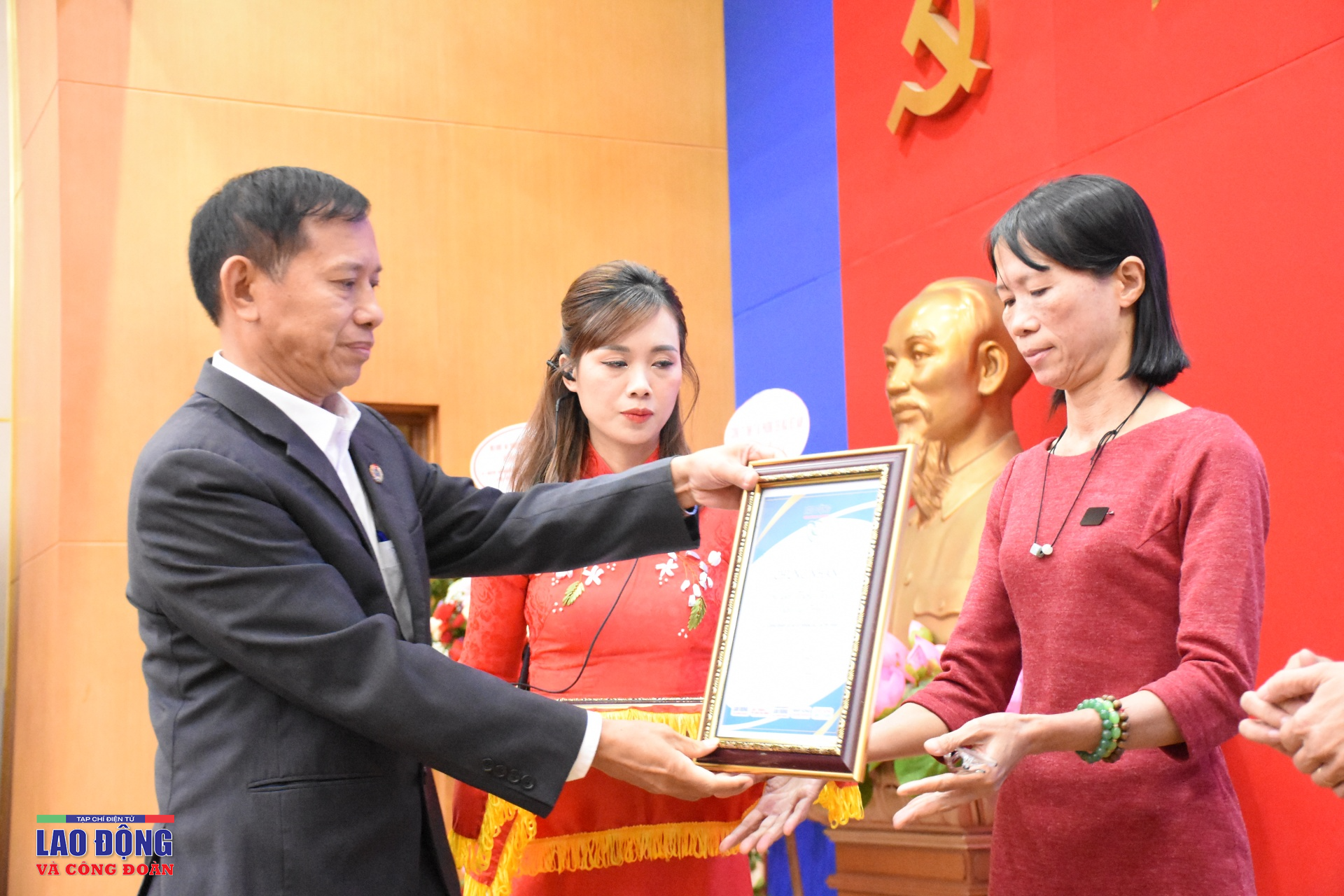 Đồng chí Ngọ Duy Hiểu: "Tạp chí luôn trăn trở để thích nghi, tìm tòi để lớn mạnh" Đồng chí Ngọ Duy Hiểu: "Tạp chí luôn trăn trở để thích nghi, tìm tòi để lớn mạnh"