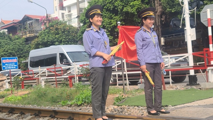 Tàu chạy an toàn hơn, công nhân gác chắn bớt thấp thỏm lo âu Tàu chạy an toàn hơn, công nhân gác chắn bớt thấp thỏm lo âu