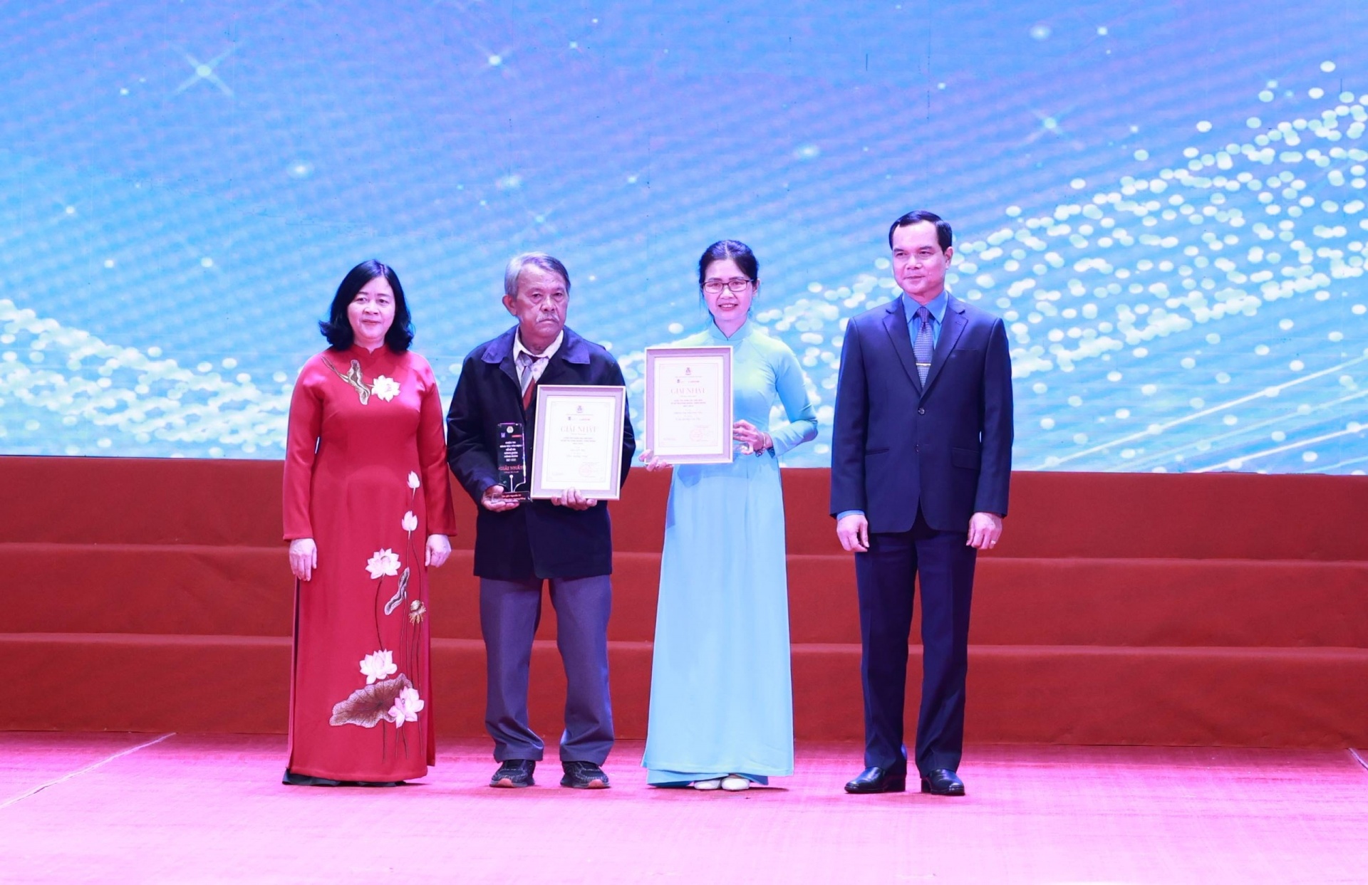 Cuộc sống của người công nhân Cuộc sống của người công nhân