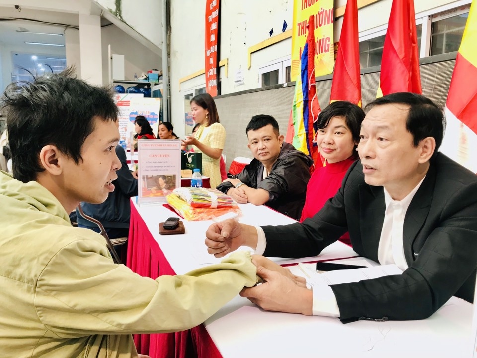 Một doanh nghiệp tuyển dụng người khuyết tật không giới hạn Một doanh nghiệp tuyển dụng người khuyết tật không giới hạn