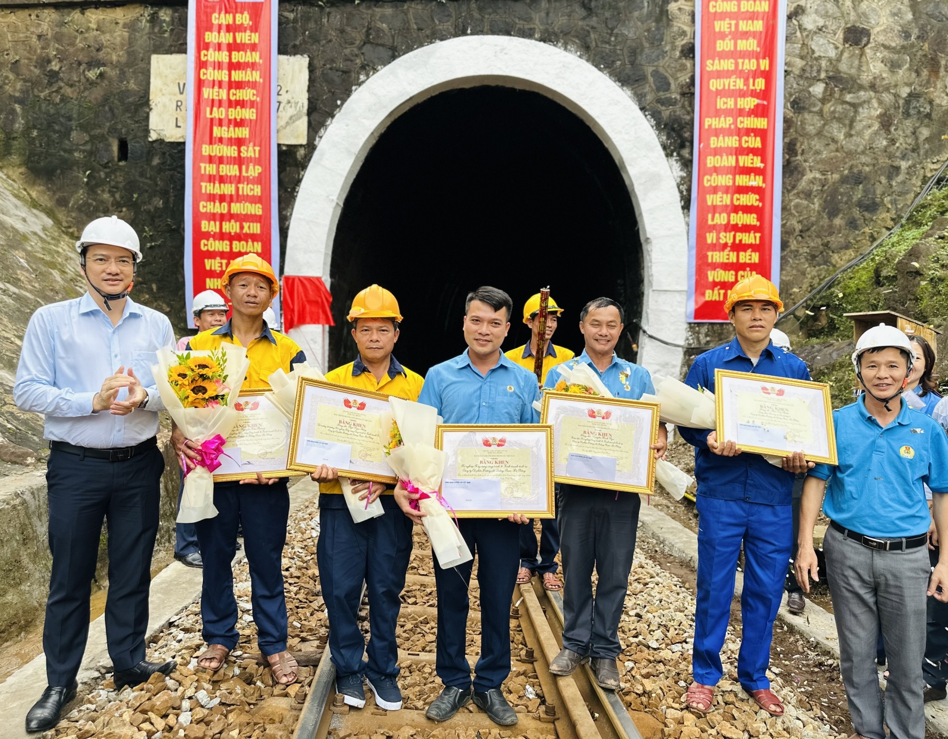 Công trình chào mừng Đại hội Công đoàn Việt Nam vượt tiến độ 14 ngày