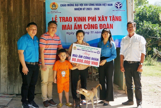 Đoàn viên có mái ấm nhờ “món quà từ Đại hội XIII Công đoàn Việt Nam” Đoàn viên có mái ấm nhờ “món quà từ Đại hội XIII Công đoàn Việt Nam”