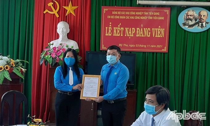 Quan điểm của Đảng về GCCN và công đoàn trong văn kiện Đại hội Đảng từ sau đổi mới Quan điểm của Đảng về giai cấp công nhân và công đoàn