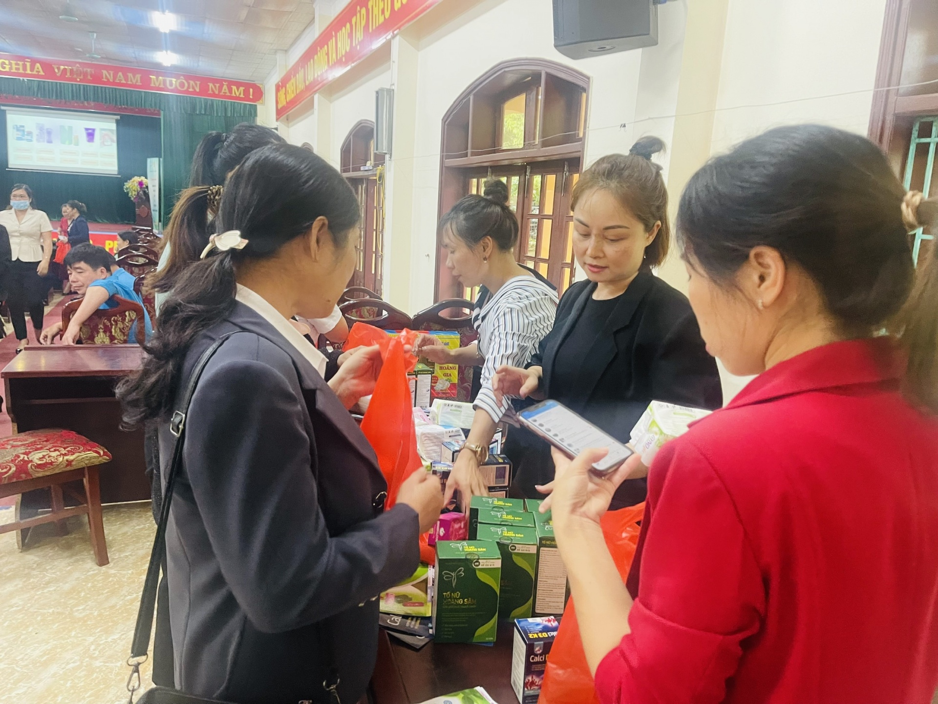 Nhiều chương trình phúc lợi cho nhà giáo ở Bắc Kạn Nhiều chương trình phúc lợi cho nhà giáo ở Bắc Kạn