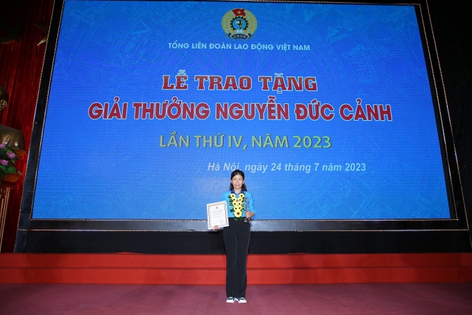 Ông xã còn vui hơn em khi em nhận giải thưởng danh giá Ông xã còn vui hơn em khi em nhận giải thưởng danh giá