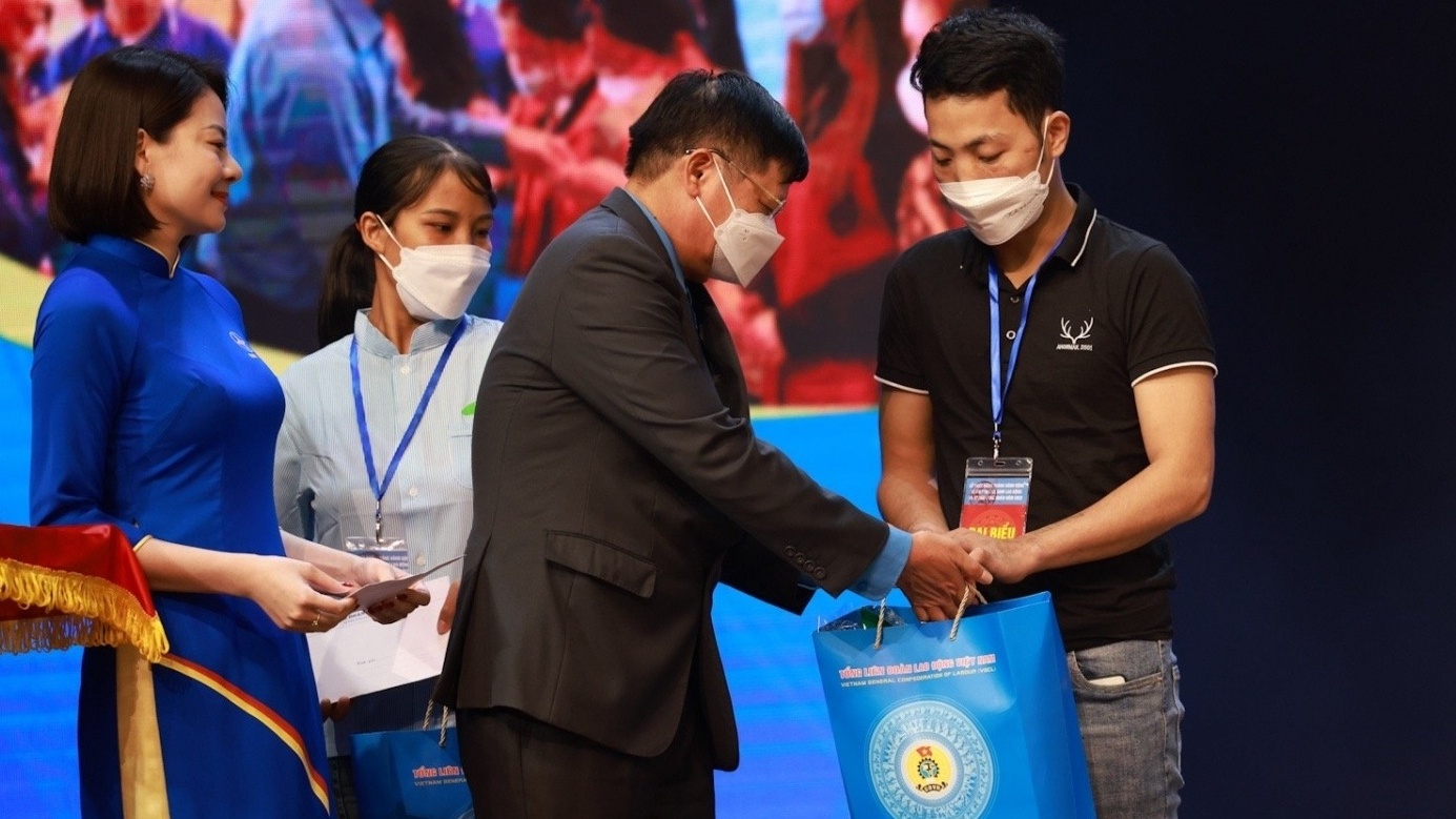Tháng Công nhân: Mơ về ngôi nhà và những đứa trẻ
