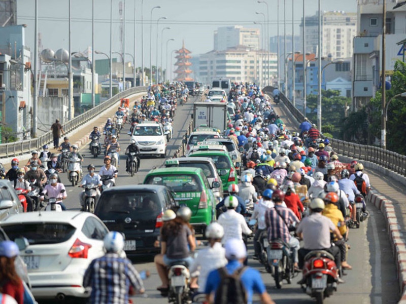 Mẹo chạy xe máy đỡ mệt mỏi trong phố đông giờ cao điểm