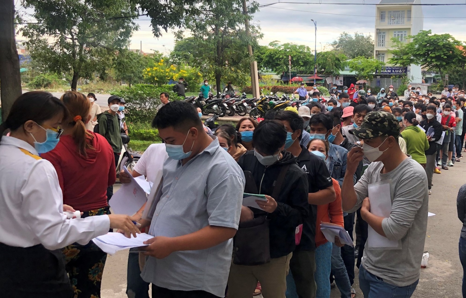 Vì sao công nhân thất nghiệp từ chối cơ hội việc làm mới?