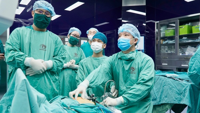 Người đưa kỹ thuật mổ nội soi với chỉ một vết mổ dưới 2cm lên ngang tầm thế giới Người đưa kỹ thuật mổ nội soi với chỉ một vết mổ dưới 2cm lên ngang tầm thế giới