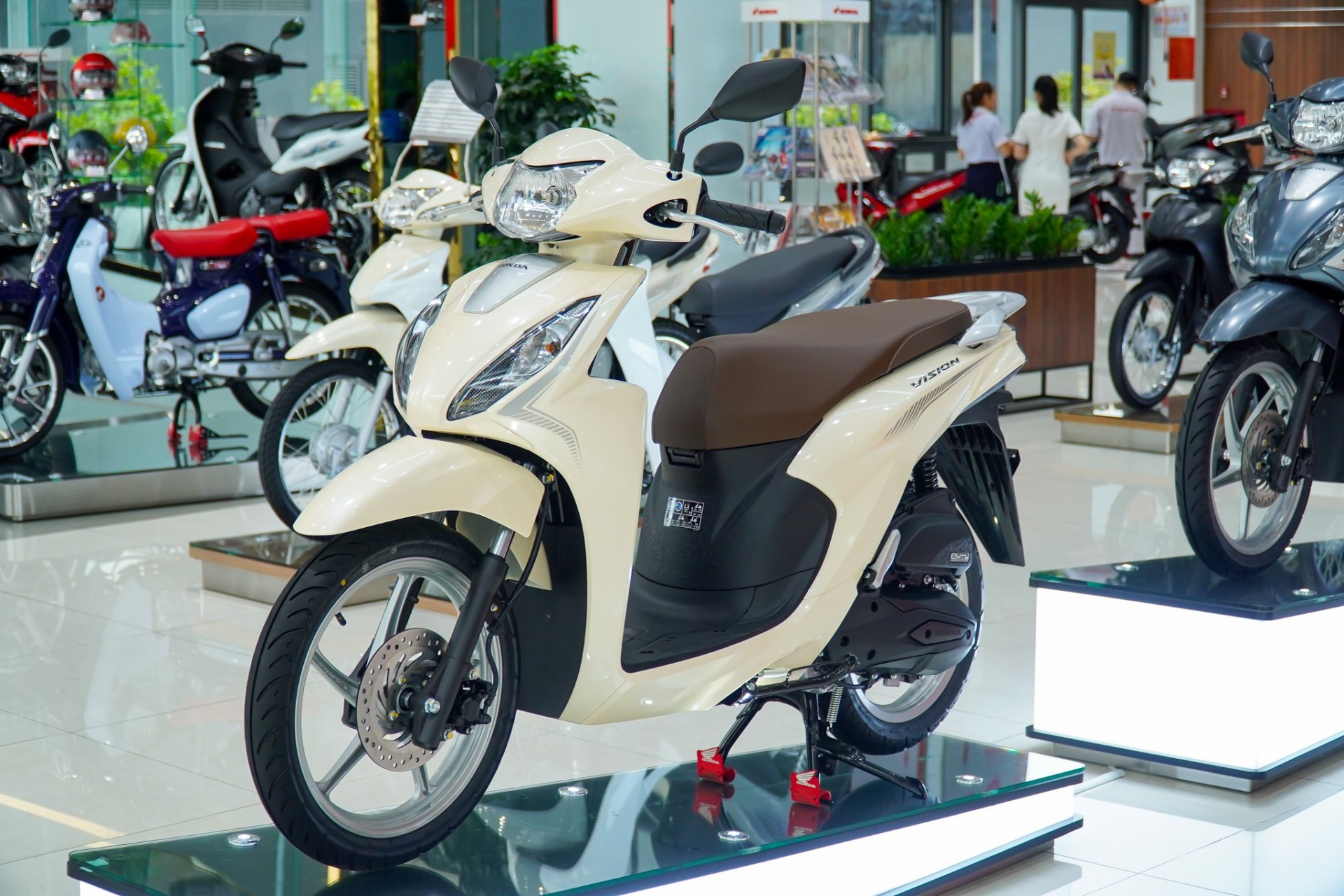 Honda Vision giảm giá mạnh dịp cuối năm, thấp hơn giá đề xuất