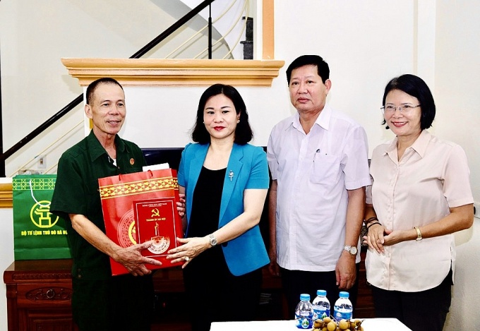 Tất cả các đối tượng chính sách đều có quà và được nhận quà trước Tết Tất cả các đối tượng chính sách đều có quà và được nhận quà trước Tết
