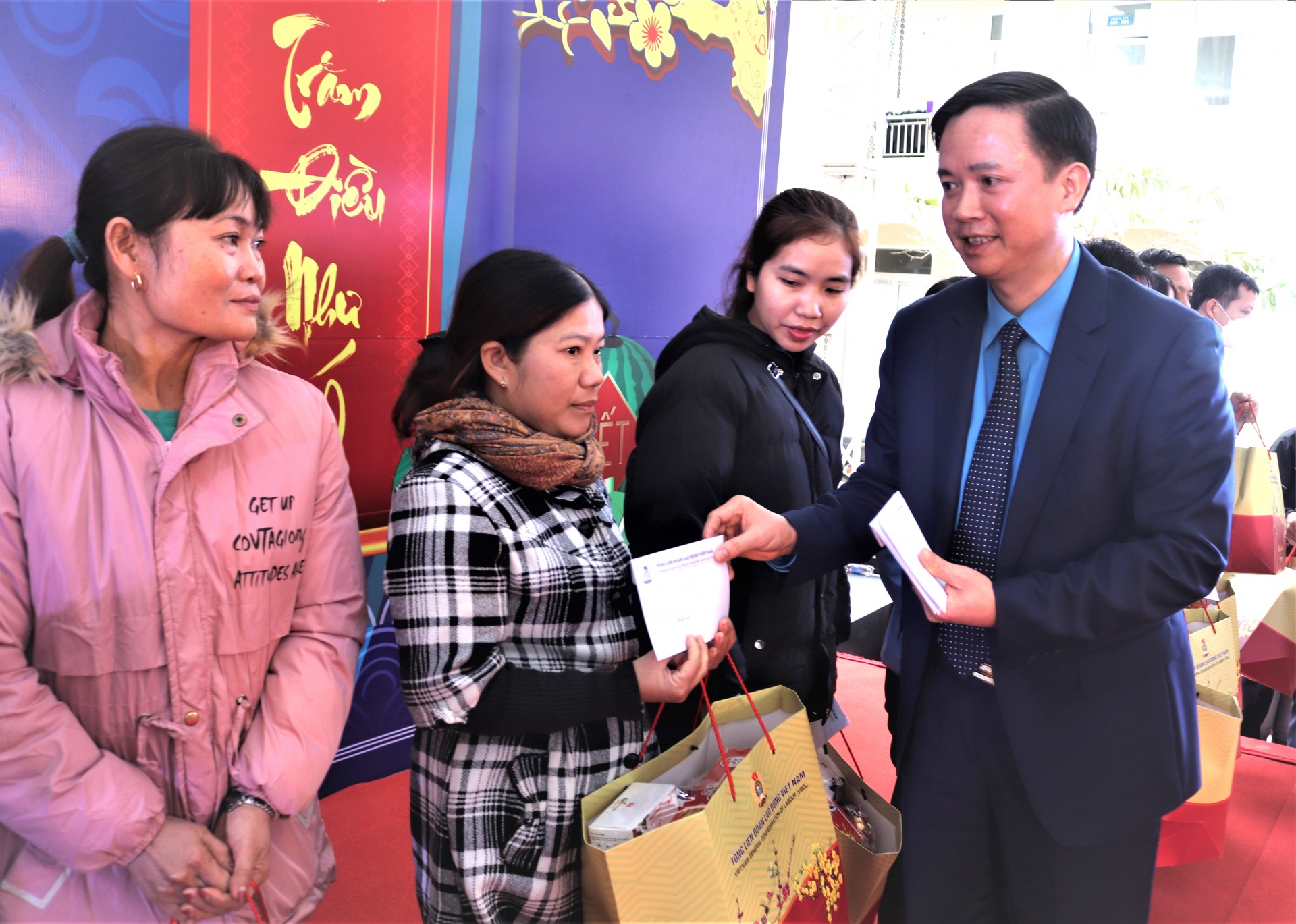 Công đoàn Quảng Bình huy động các nguồn lực chăm lo Tết