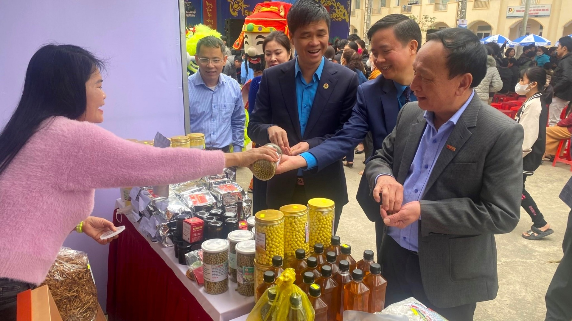Công đoàn Quảng Bình huy động các nguồn lực chăm lo Tết