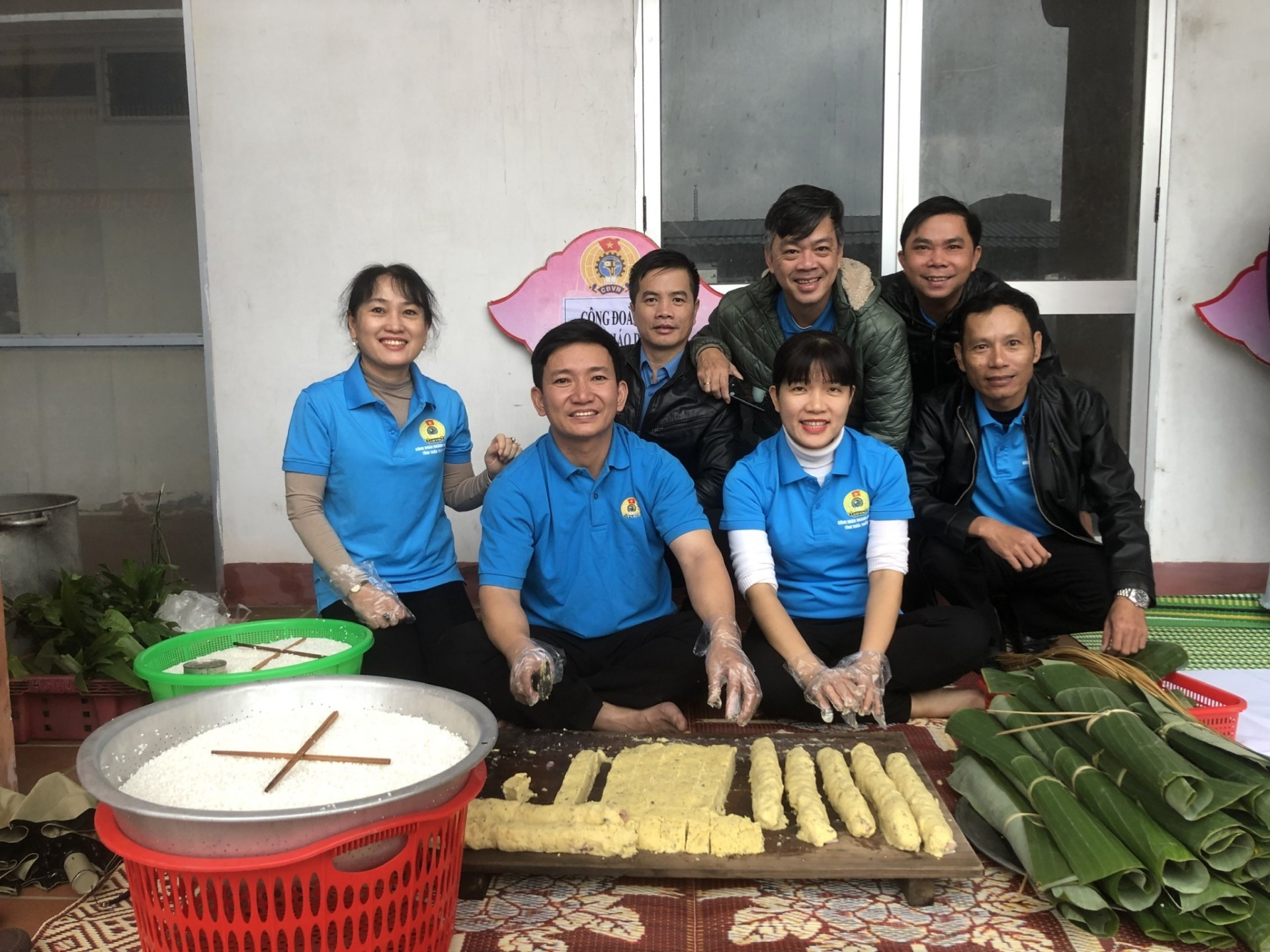 Công nhân xứ Huế thi nấu bánh tét, làm mứt gừng trong Công nhân xứ Huế thi nấu bánh tét, làm mứt gừng trong