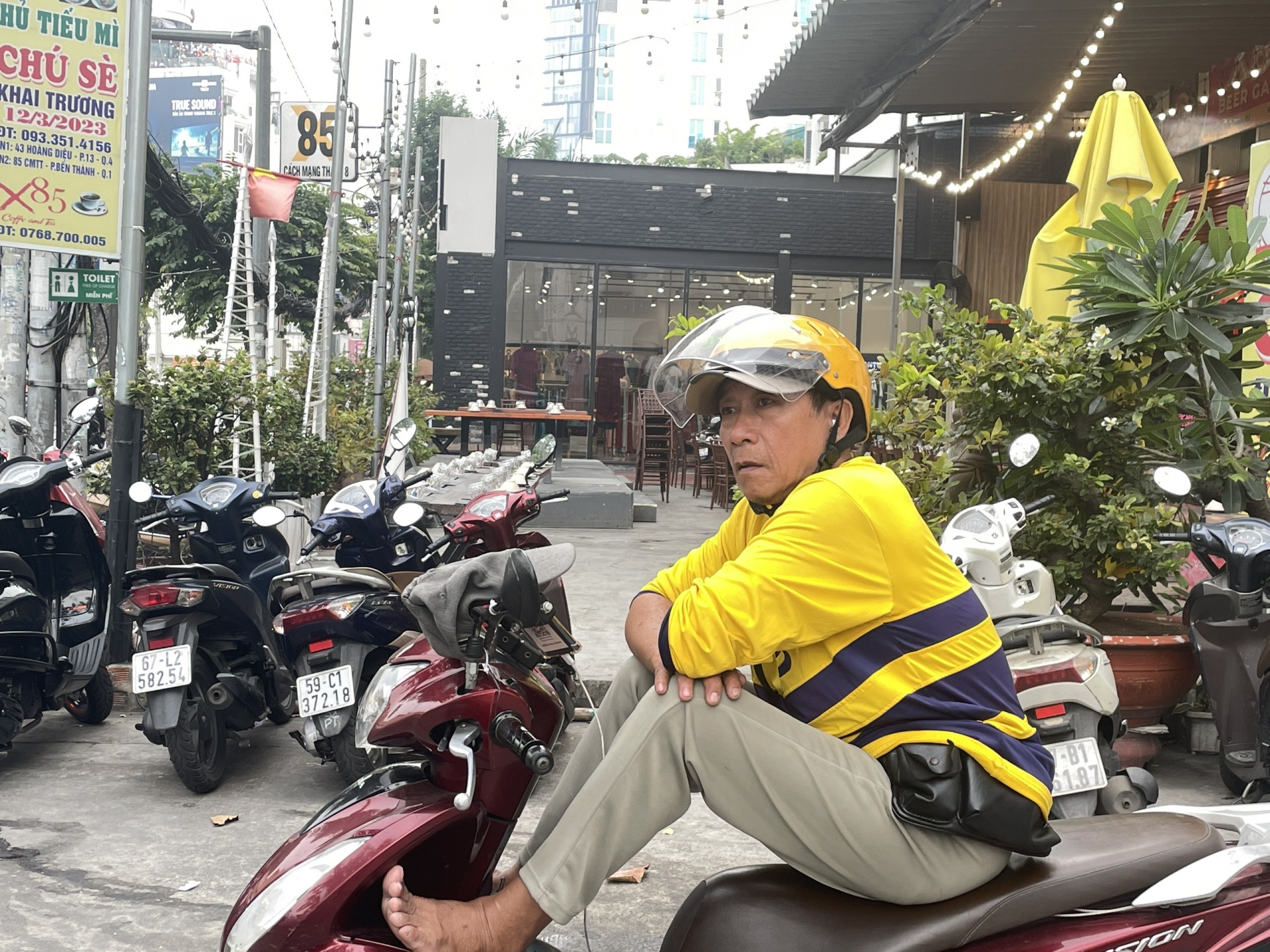 Dẫu lớn tuổi nhưng chú Quyên vẫn rất hăng say lao động, không muốn trở thành gánh nặng cho con cháu