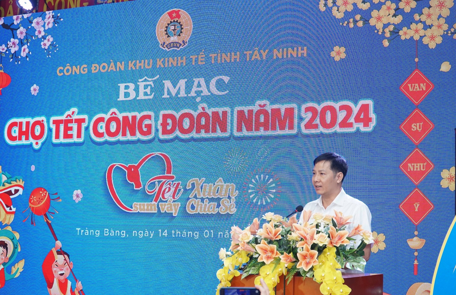Hơn 30.000 lượt người tham gia Chợ tết Công đoàn tại Tây Ninh Hơn 30.000 lượt người tham gia Chợ tết Công đoàn tại Tây Ninh