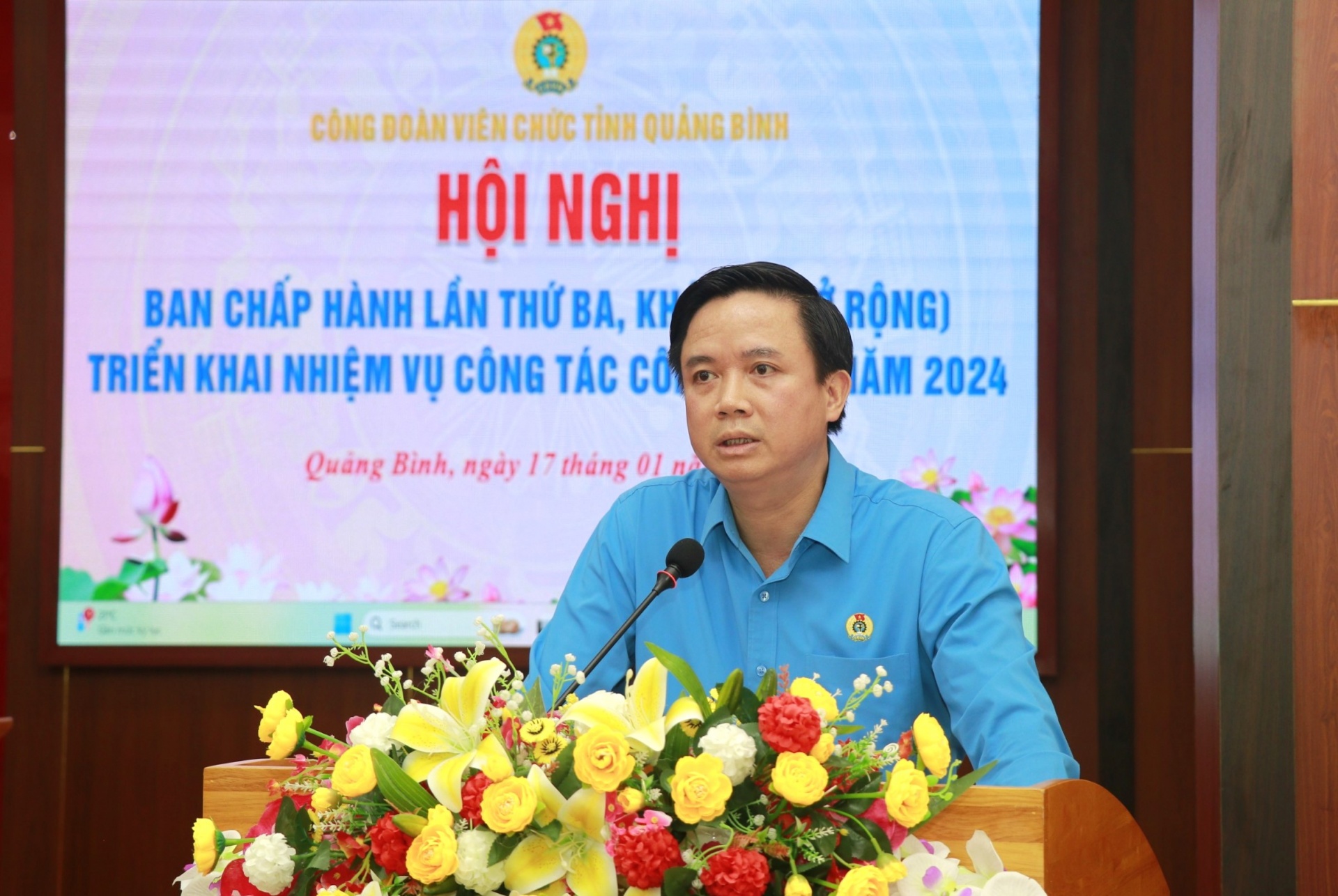 Xây dựng tổ chức Công đoàn vững mạnh và tích cực xây dựng Đảng, chính quyền Xây dựng tổ chức Công đoàn vững mạnh và tích cực xây dựng Đảng, chính quyền
