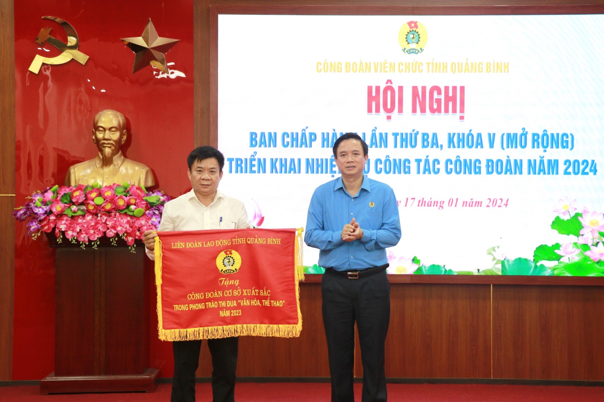Xây dựng tổ chức Công đoàn vững mạnh và tích cực xây dựng Đảng, chính quyền Xây dựng tổ chức Công đoàn vững mạnh và tích cực xây dựng Đảng, chính quyền